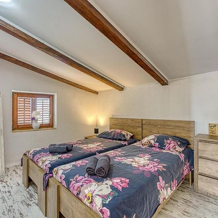 Old Town Apartments In Umag Exterior foto