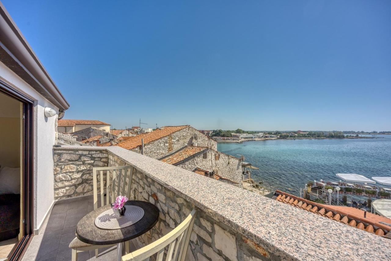 Old Town Apartments In Umag Exterior foto